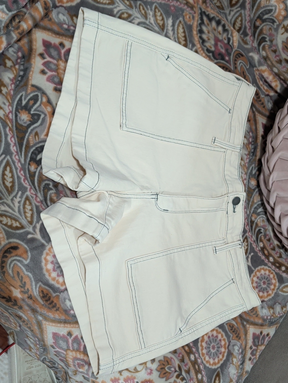 Universal Thread Cream High-Rise Jean Shorts with Contrast Stitching Size 14/32